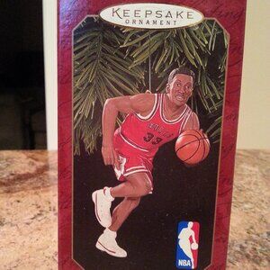 Hallmark Keepsake Ornament Collector's Series - Hoop Stars - Scottie Pippen 1999